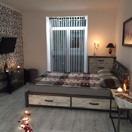 איוונו-פרנקיבסק Home In Center With Jacuzzi מראה חיצוני תמונה