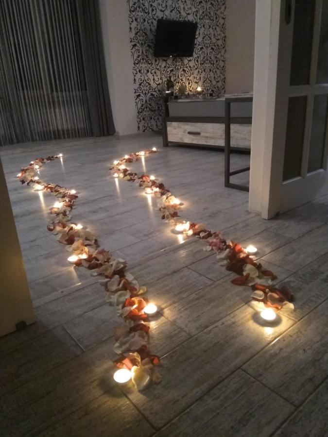 איוונו-פרנקיבסק Home In Center With Jacuzzi מראה חיצוני תמונה