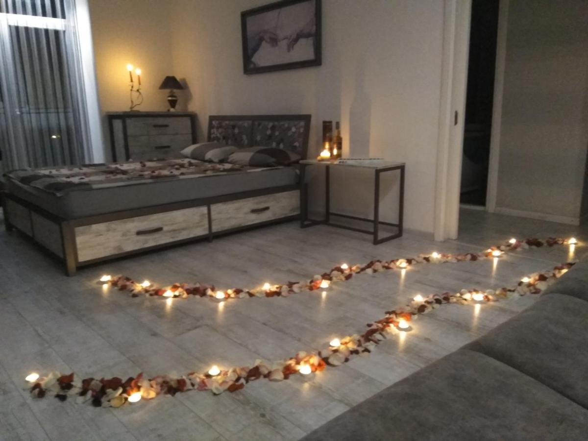 איוונו-פרנקיבסק Home In Center With Jacuzzi מראה חיצוני תמונה