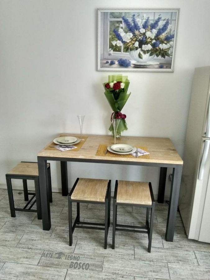 איוונו-פרנקיבסק Home In Center With Jacuzzi מראה חיצוני תמונה