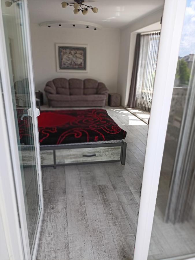 איוונו-פרנקיבסק Home In Center With Jacuzzi מראה חיצוני תמונה