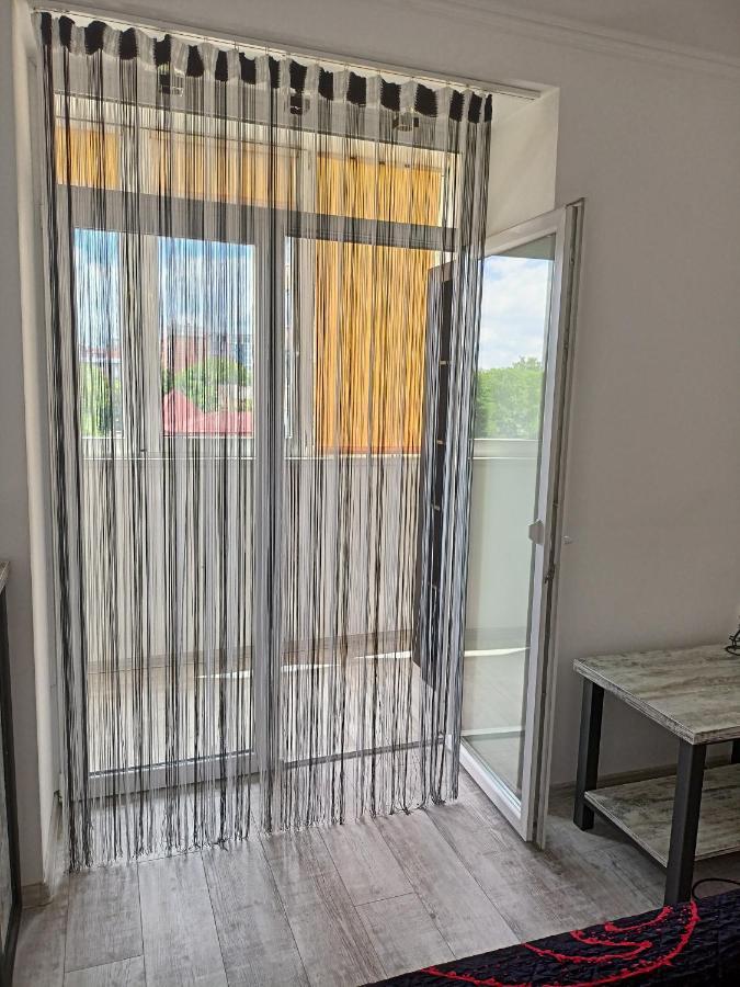 איוונו-פרנקיבסק Home In Center With Jacuzzi מראה חיצוני תמונה