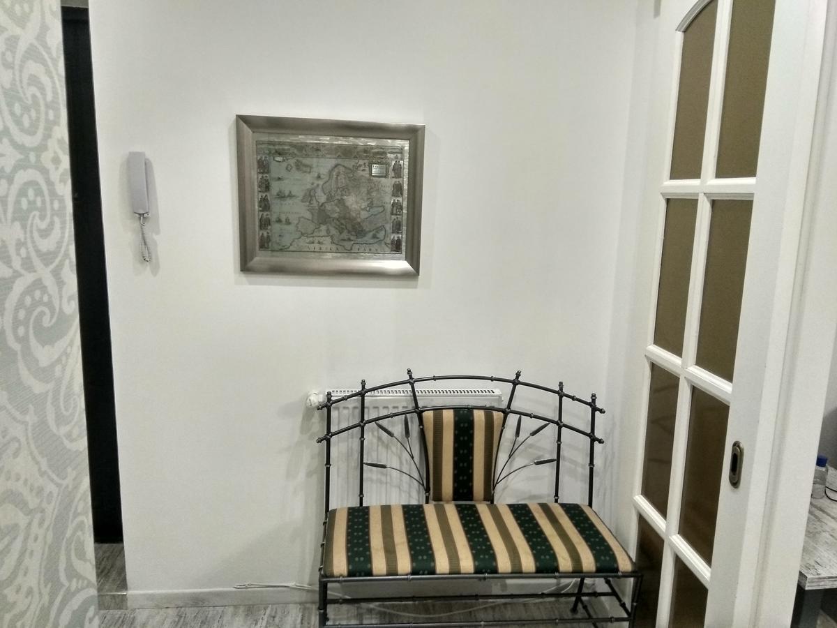 איוונו-פרנקיבסק Home In Center With Jacuzzi מראה חיצוני תמונה